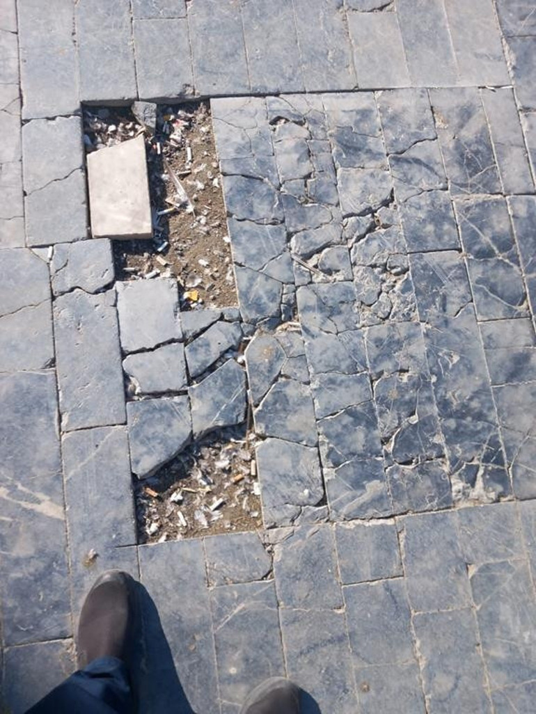 Anıtın zemini 100’üncü yıla yakışmıyor