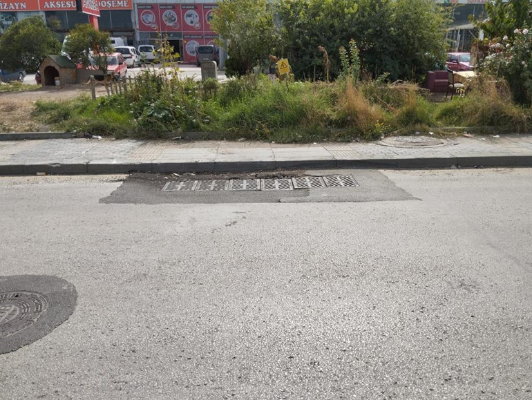 Anıtın zemini 100’üncü yıla yakışmıyor