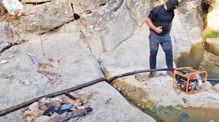 Define dolandırıcıları... Hem suç işliyorlar hem de suça teşvik ediyorlar