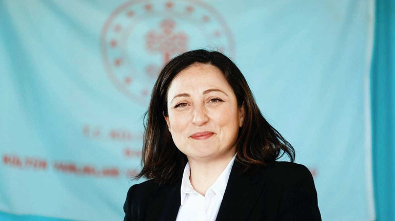 Define dolandırıcıları... Hem suç işliyorlar hem de suça teşvik ediyorlar