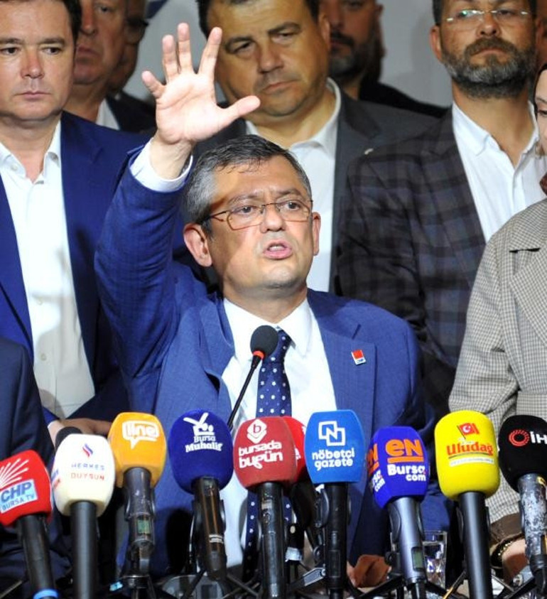 CHPli Özelden Kılıçdaroğluna: Kimin genel başkan olacağına delegeler karar verecek