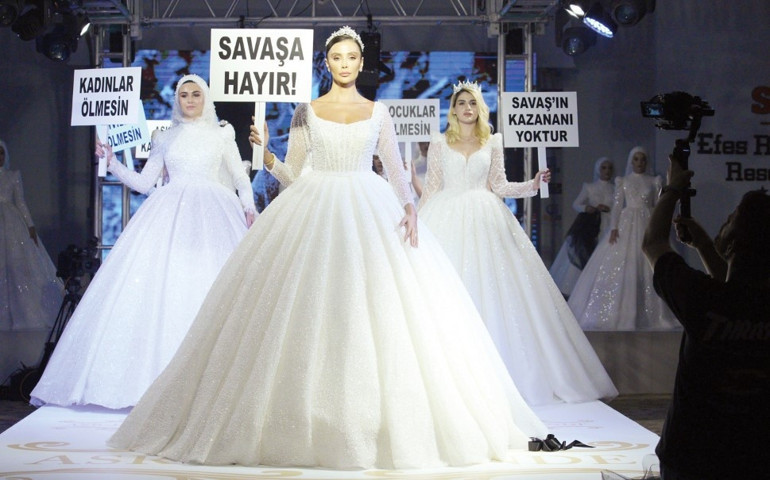 Hadise, Eda Ece, Yasemin Sakallıoğlu... Ünlü isimlerden savaşa tepki