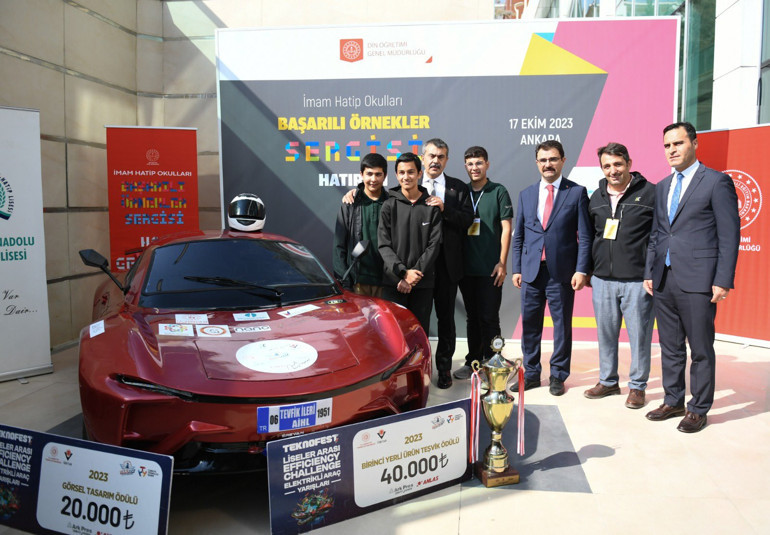 Milli Eğitim Bakanı Yusuf Tekin: Çocuklarımızın önce ana dilini geliştirmesini istiyoruz