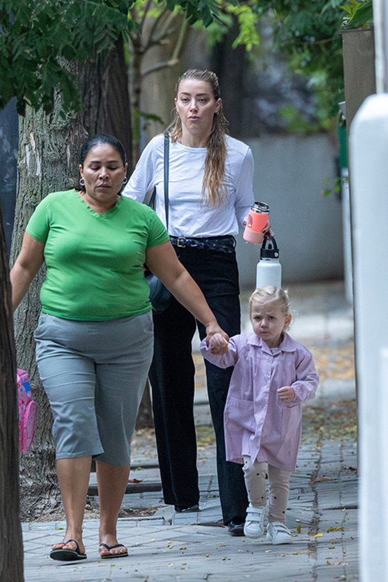 Özel hayatı herkesin önünde ifşa olmuştu: Babasını sır gibi sakladığı kızını gurbette büyütüyor