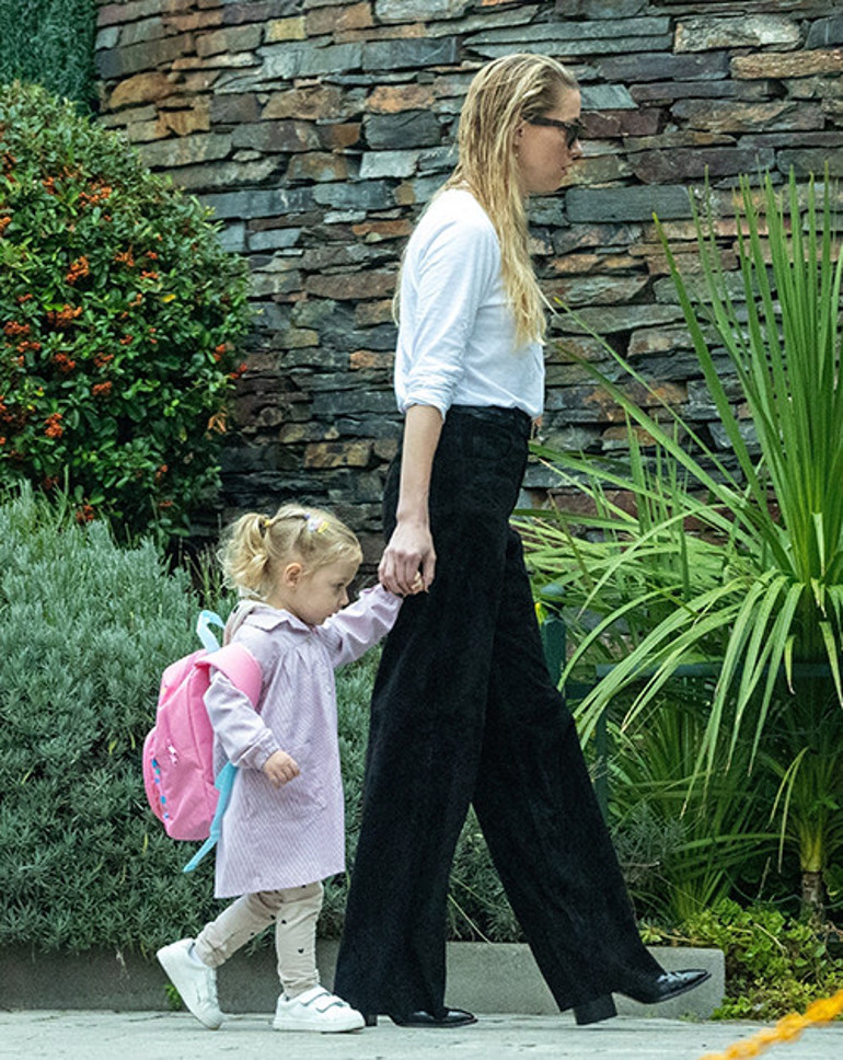 Özel hayatı herkesin önünde ifşa olmuştu: Babasını sır gibi sakladığı kızını gurbette büyütüyor