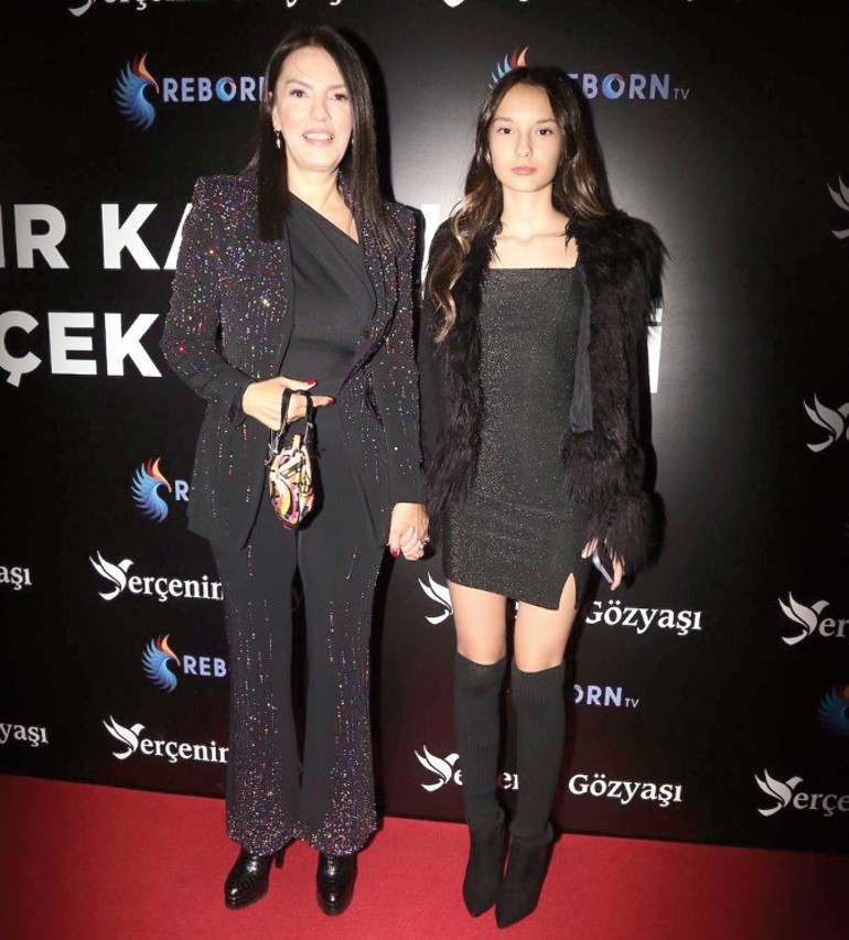 Ünlü oyuncudan  17 günlük oğlu ile ilk poz