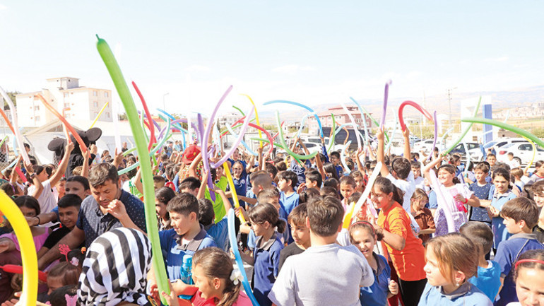 Kız çocukları enkazdan eğitimle kurtulacak