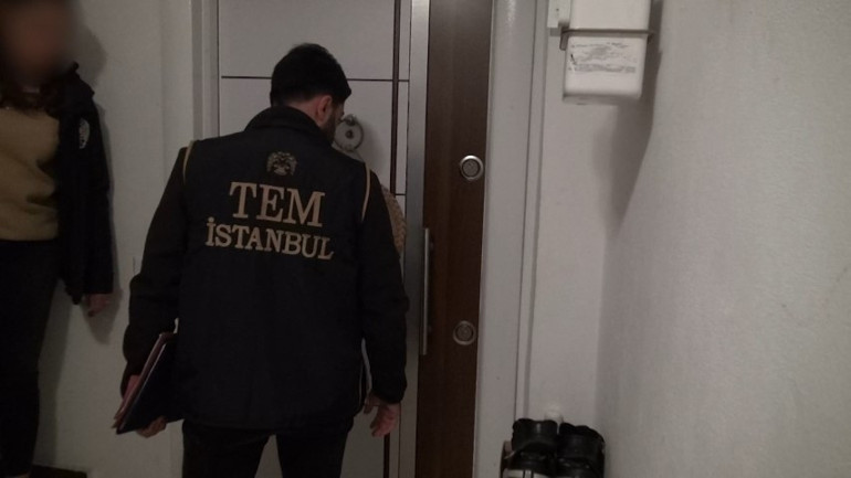 FETÖnün gaybubet evine operasyon: Bölge ablası koltuk bazasından çıktı