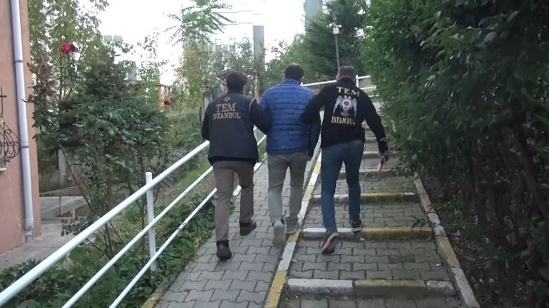 FETÖnün gaybubet evine operasyon: Bölge ablası koltuk bazasından çıktı