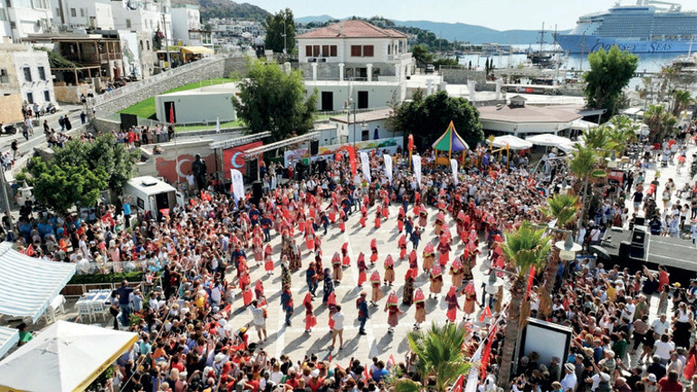 Dört bir yanda kutlamalar başladı