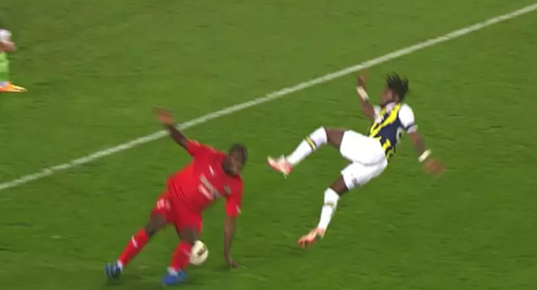 Fenerbahçe - Hatayspor maçında Dzekonun iptal edilen penaltısı doğru mu Skandal... Utandım... UEFAnın asla kabul etmediği bir şey... Hakemliğin kaideleri taca atıldı