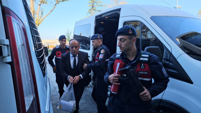 Lojmanda kan donduran cinayet Sevgililer birbirini suçladı... Yanına oturunca beni boynumdan öptü