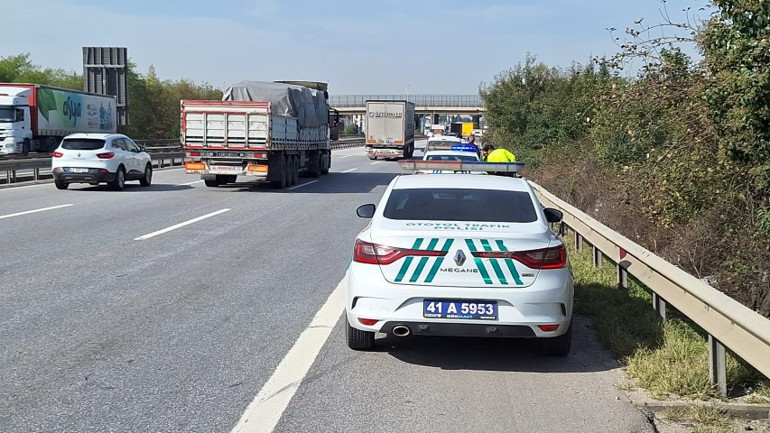 TEMde korkunç kaza: Motosiklet 100 metre sürüklendi, sürücüsü hayatını kaybetti