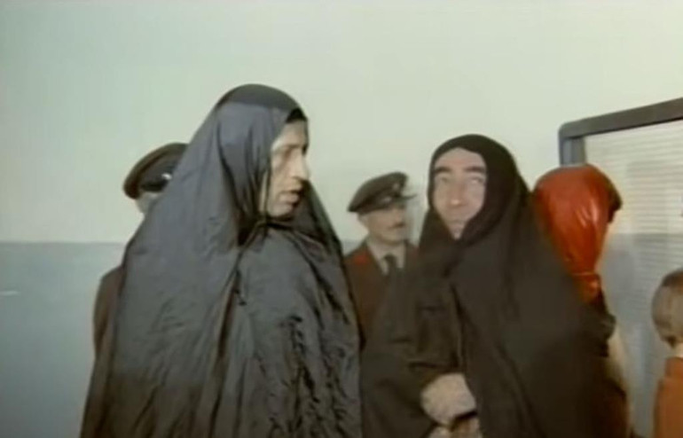 Otobüsteki adamın çarşaflı kart oyunu