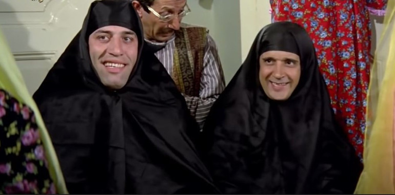 Otobüsteki adamın çarşaflı kart oyunu