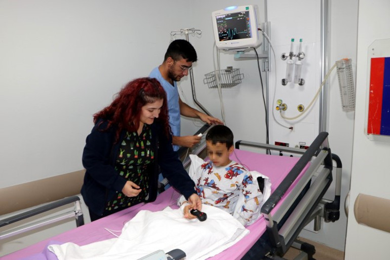 Yuvada bakıcı dehşeti Dövüp yere fırlattığı çocuğun kafatası kırıldı, gözleri morardı