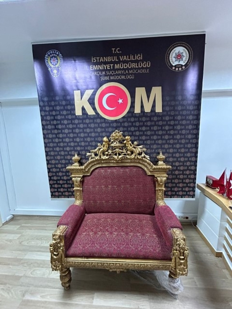 İstanbulda saltanat tahtı ele geçirildi