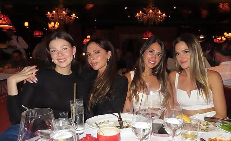 İhanet skandalı konuşuldukça birbirlerine kenetleniyorlar: Tüm gece karısına dokunmadan duramadı