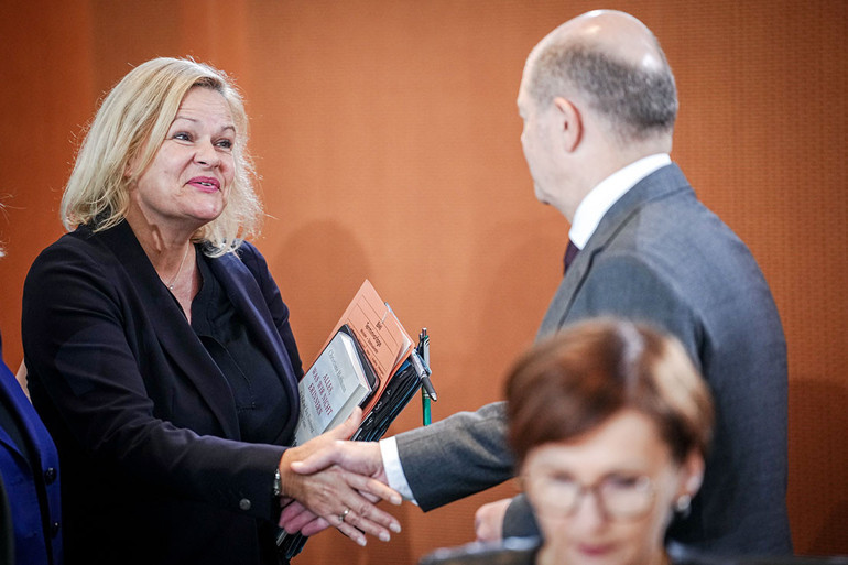 Hızlı sınır dışına hükümetten onay