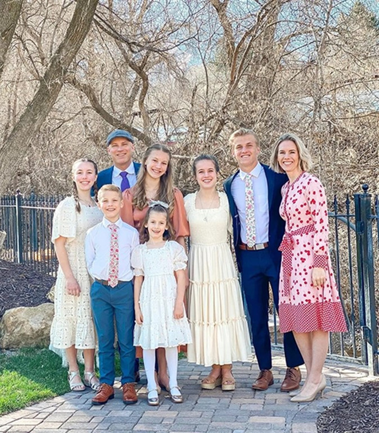 Ünlü YouTuber kendi çocuklarını istismar suçundan tutuklanmıştı… Polisin kapısını kırdığı anlar ortaya çıktı