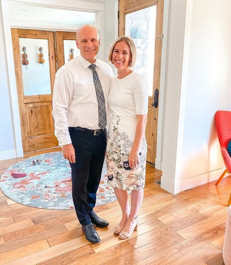 Ünlü YouTuber kendi çocuklarını istismar suçundan tutuklanmıştı… Polisin kapısını kırdığı anlar ortaya çıktı