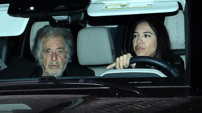 83 yaşında baba olmuştu… Efsane aktör için endişeler artıyor: Bu kadın onunla oyun oynuyor