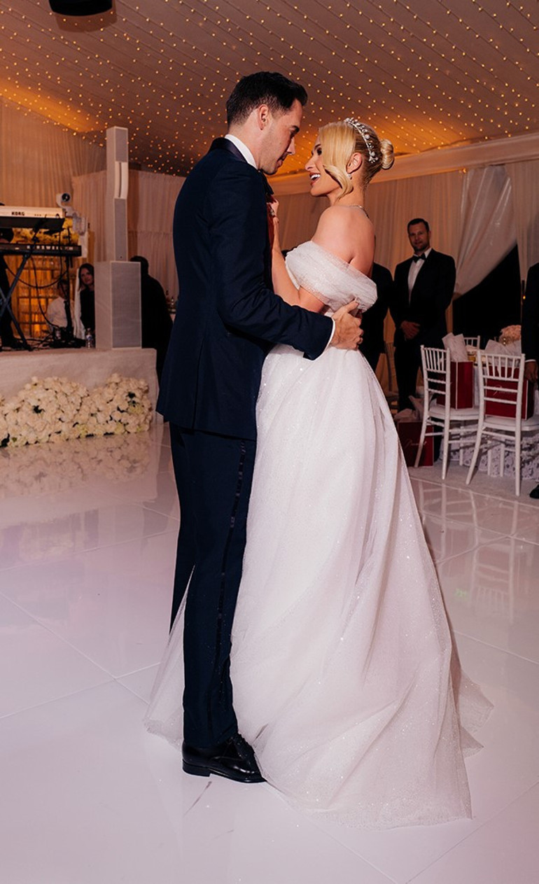 Sosyetik güzelin rüya gibi düğünü günlerce konuşulmuştu: Tam 45 gelinliği olunca hangisini giyeceğini şaşırmış