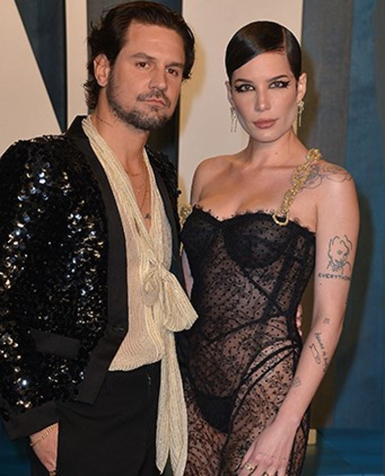 Adı ‘milli yenge’ olmuştu… Ünlü şarkıcı Türk sevgilisinden ayrılıp yeni aşka yelken açtı: İlişkiyi resmileştirdiler