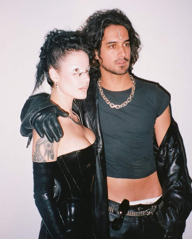 Adı ‘milli yenge’ olmuştu… Ünlü şarkıcı Türk sevgilisinden ayrılıp yeni aşka yelken açtı: İlişkiyi resmileştirdiler