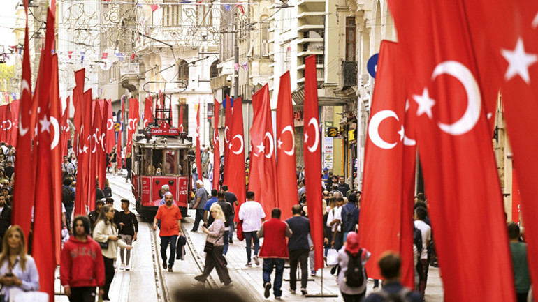 Cumhuriyetimiz 100üncü yaşında... Asın bayrakları