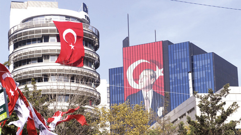 Cumhuriyetimiz 100üncü yaşında... Asın bayrakları