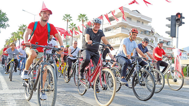 Cumhuriyetimiz 100üncü yaşında... Asın bayrakları