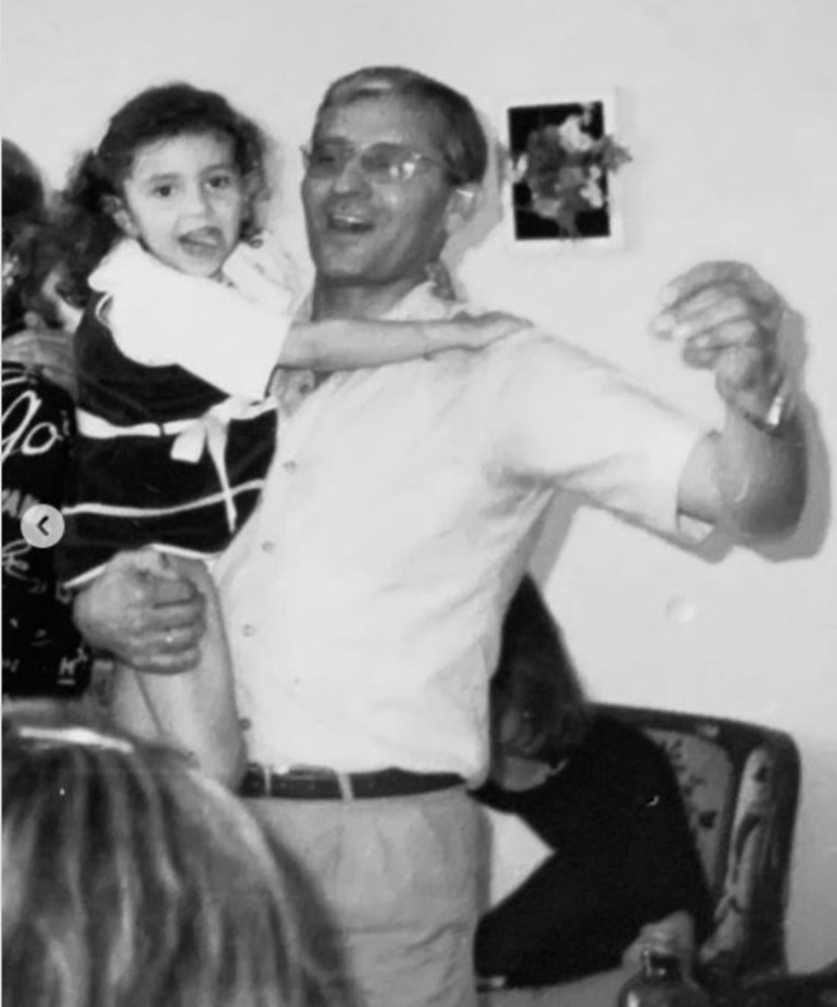 Baba acısıyla sarsılan ünlü mankenden duygusal paylaşım: Sana sarılmadan ilk doğum günüm...