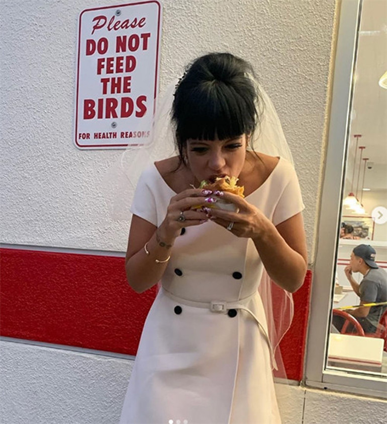 Hamburger yiyen gelin mutluluğu bulamadı: Yine yuvası dağılıyor