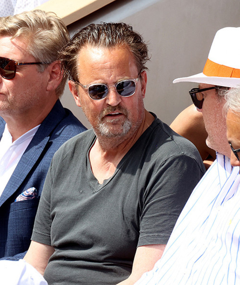 Friends dizisinin yıldızı Matthew Perry 54 yaşında hayatını kaybetti