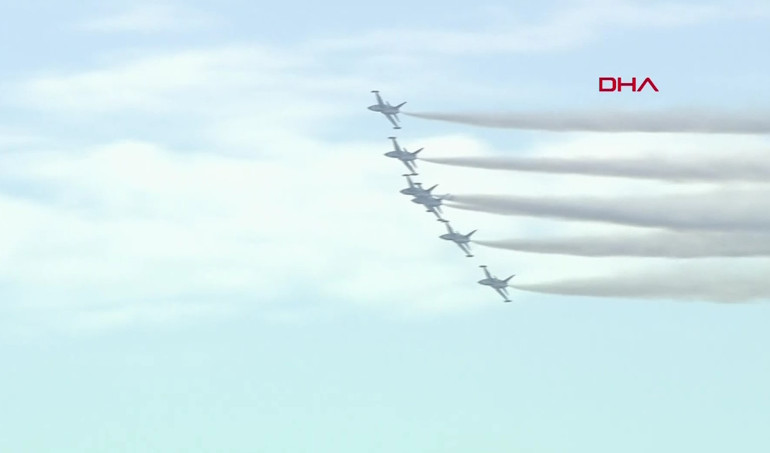 100. yıla özel büyük gurur Türk yıldızları İstanbul semalarında, gemilerimiz Boğazda.. Erdoğana çimariva selamı