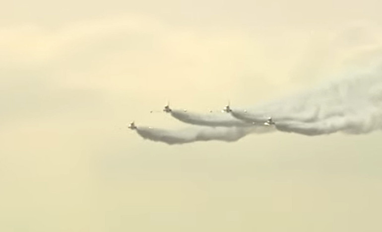 100. yıla özel büyük gurur Türk yıldızları İstanbul semalarında, gemilerimiz Boğazda.. Erdoğana çimariva selamı