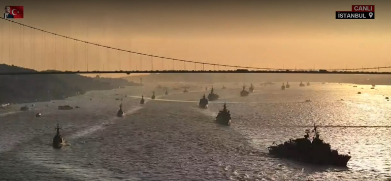 100. yıla özel büyük gurur Türk yıldızları İstanbul semalarında, gemilerimiz Boğazda.. Erdoğana çimariva selamı