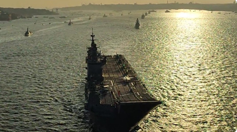 100. yıla özel büyük gurur Türk yıldızları İstanbul semalarında, gemilerimiz Boğazda.. Erdoğana çimariva selamı