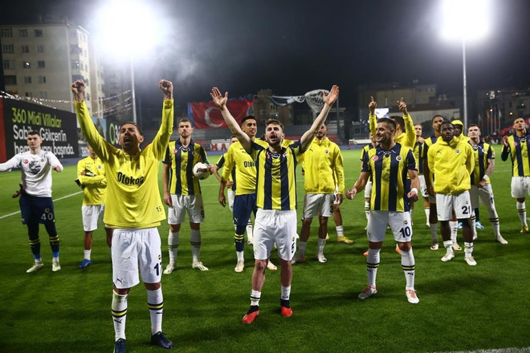 Pendikspor - Fenerbahçe maçında Ferdi Kadıoğlunun pozisyonu penaltı mı Tartışmaya açık değil, Abdülkerimin pozisyonuna benzer...