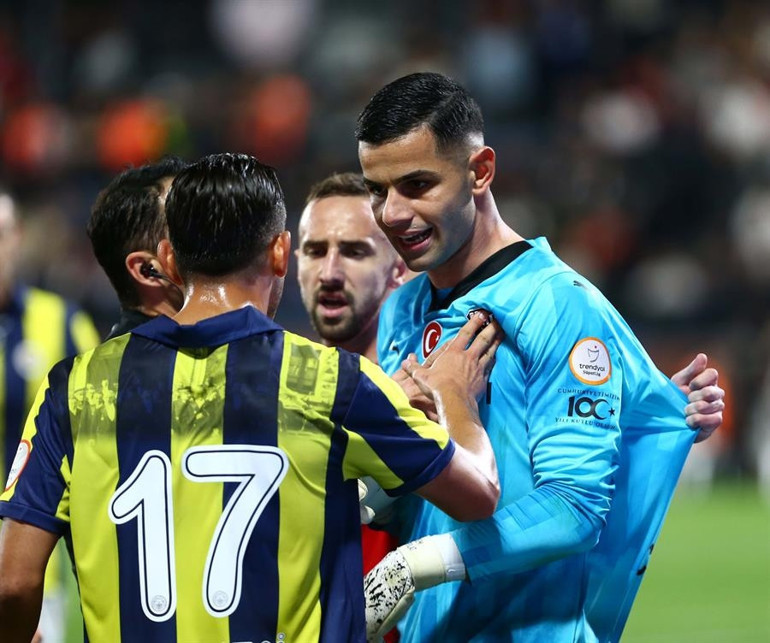 Pendikspor - Fenerbahçe maçında Ferdi Kadıoğlunun pozisyonu penaltı mı Tartışmaya açık değil, Abdülkerimin pozisyonuna benzer...