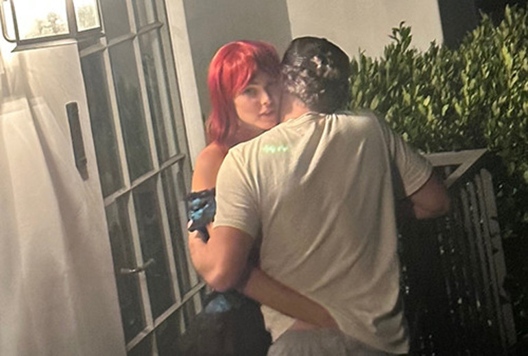 Kapı önü aşıkları: Kalabalıktan sessizce uzaklaştılar