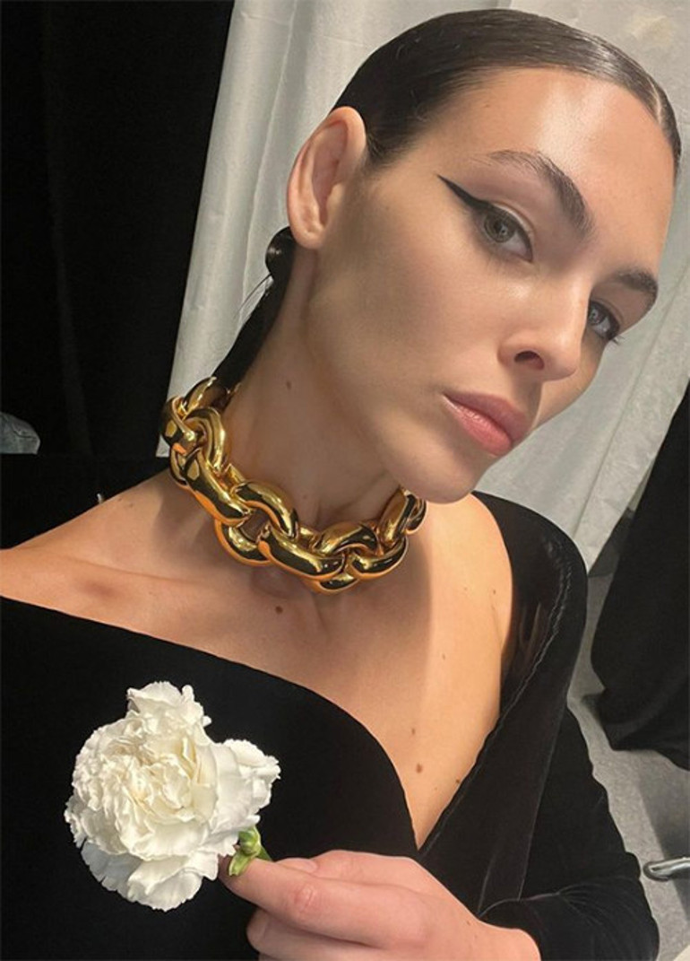 Kapı önü aşıkları: Kalabalıktan sessizce uzaklaştılar