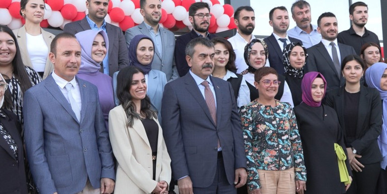 Bakan Tekin: Eğitimde asıl pay evdedir, çocuklarımızla zaman geçirelim