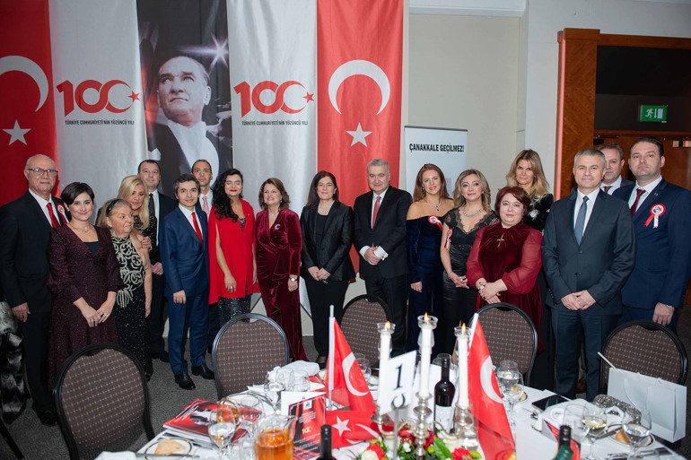 Londra’da Çanakkale Anma Platformu’ndan muhteşem 100’üncü yıl kutlaması