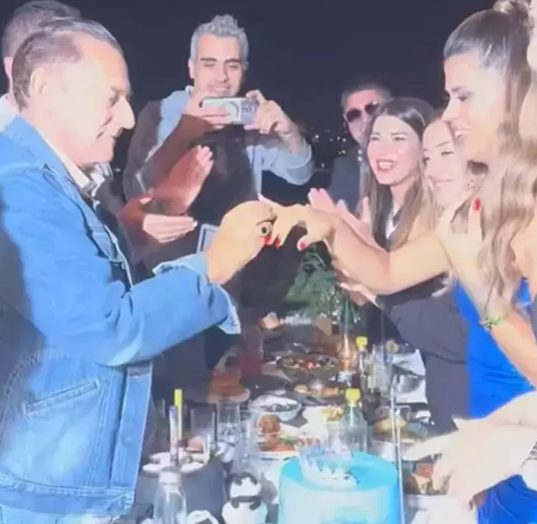 Aşk bitti... Mehmet Ali Erbil ile 40 yaş küçük nişanlısı Gülseren Ceylan ayrıldı: Size de buradan toplu cevap olsun...