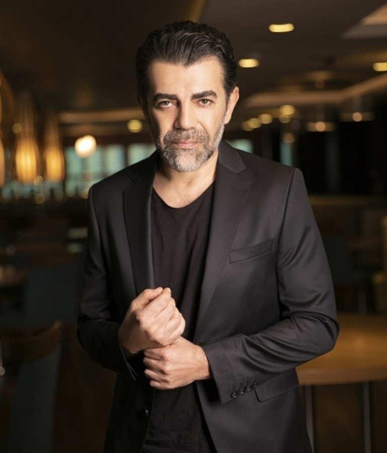 Mustafa ilk kez Rona ailesinin karşısında