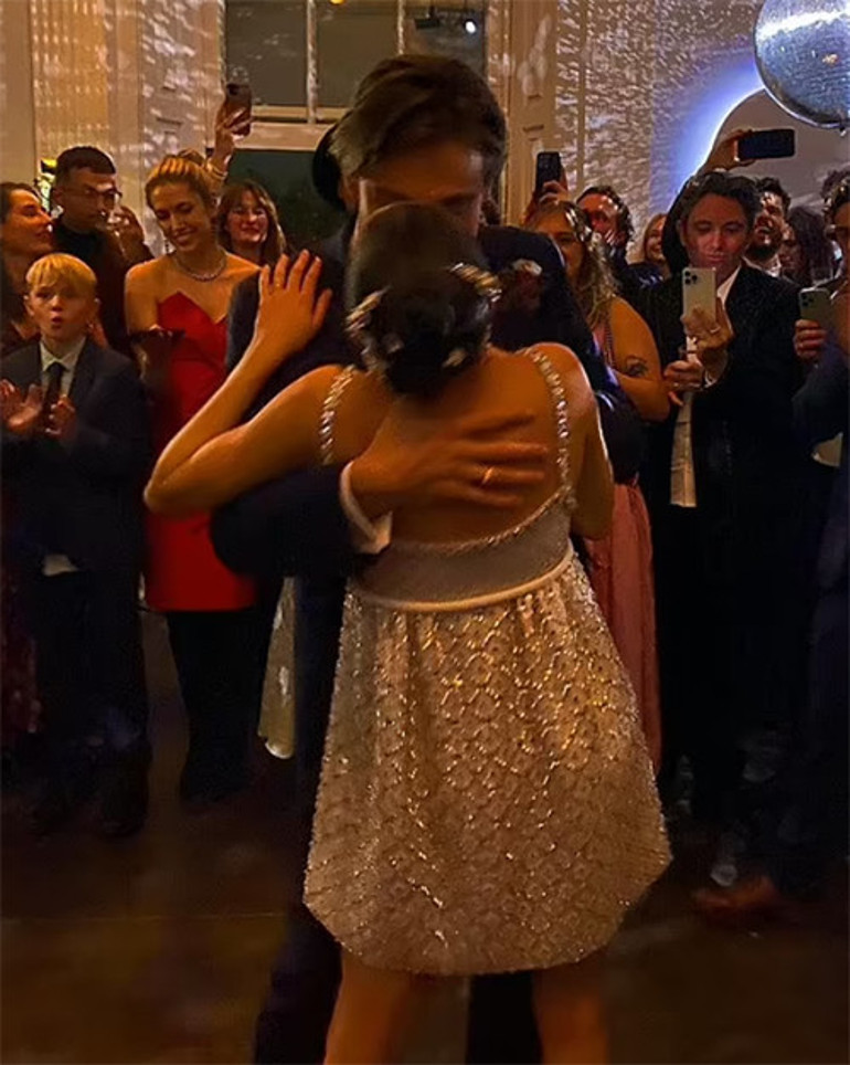 Bir gece öpücüğüyle başladı buraya geldi