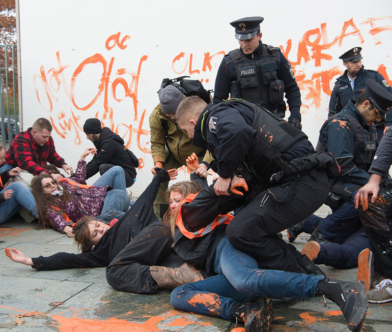 O adam polis mi değil mi