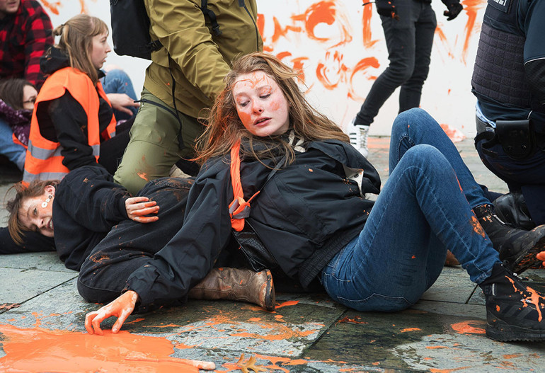 O adam polis mi değil mi